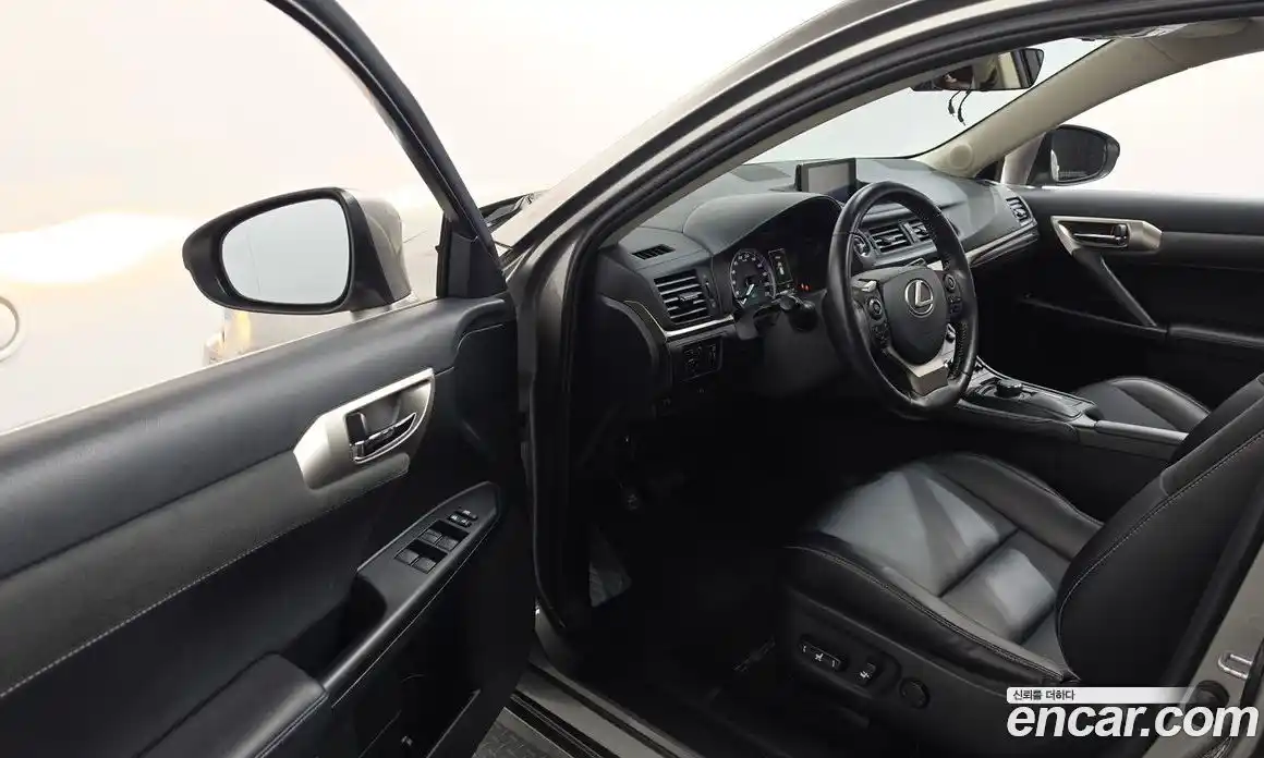 Lexus CT200h 2018 1.8 гидро, фото 13