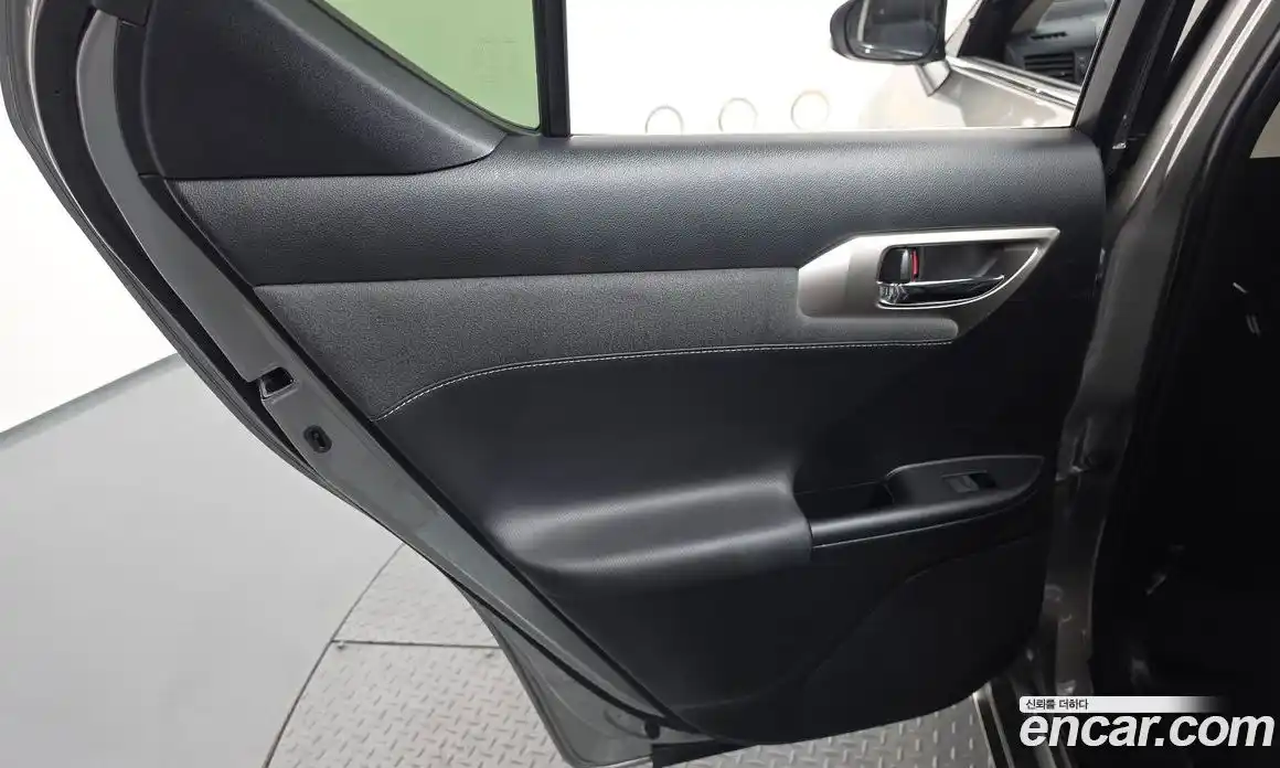Lexus CT200h 2018 1.8 гидро, фото 15