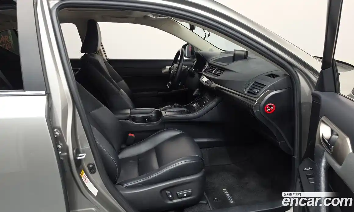 Lexus CT200h 2018 1.8 гидро, фото 16