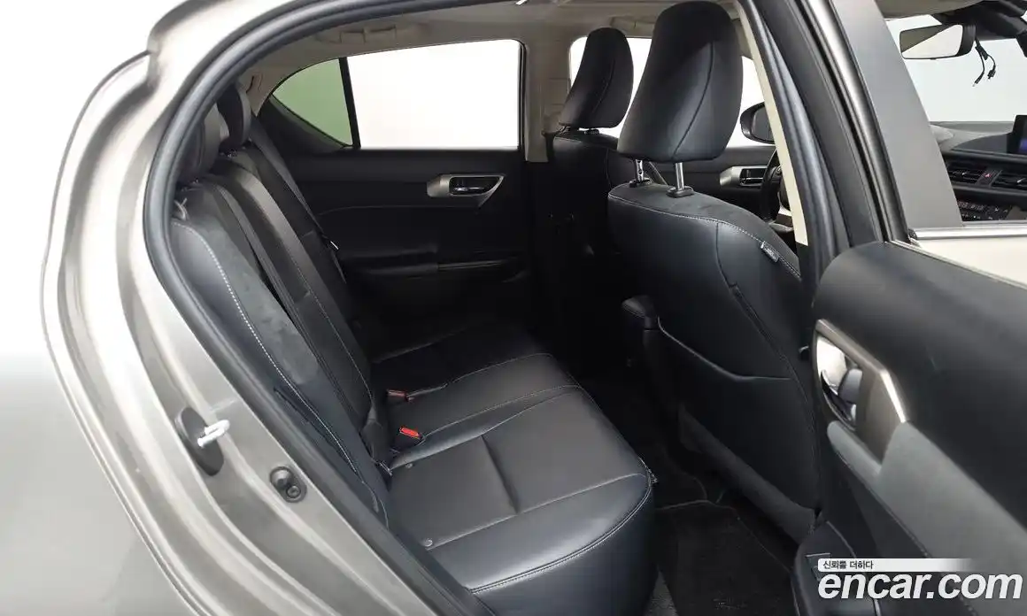 Lexus CT200h 2018 1.8 гидро, фото 17
