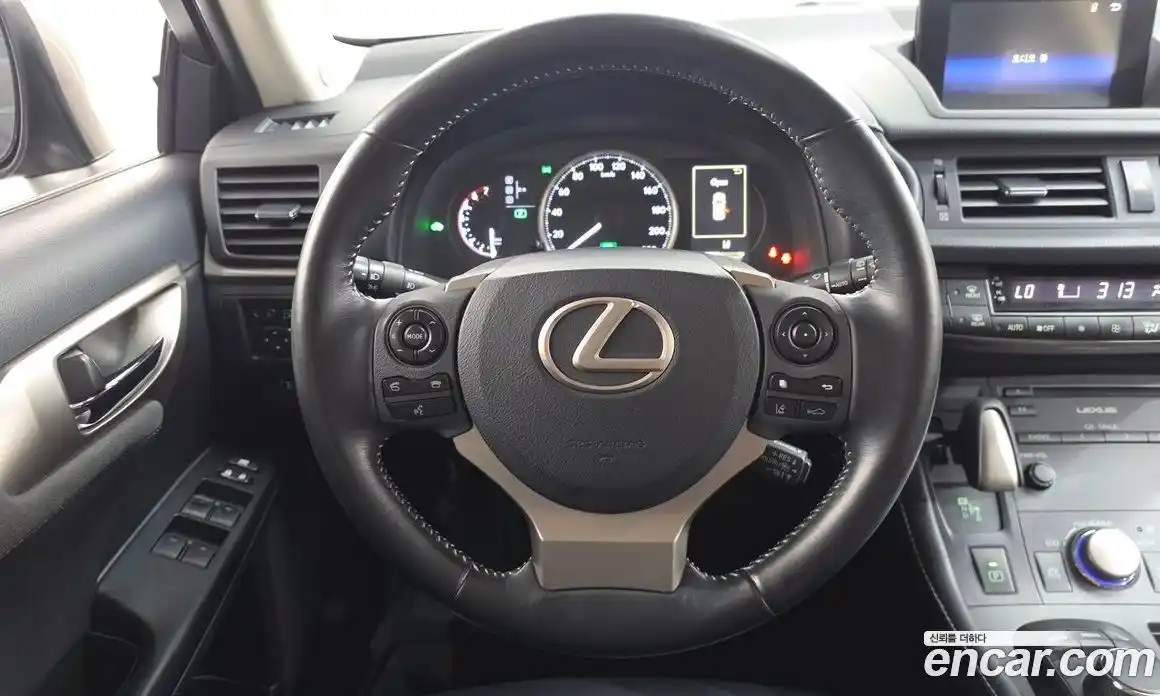 Lexus CT200h 2018 1.8 гидро, фото 20