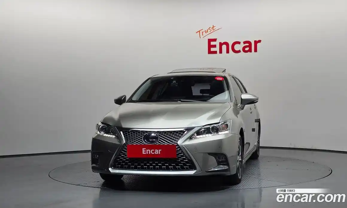 Lexus CT200h 2018 1.8 гидро, фото 3