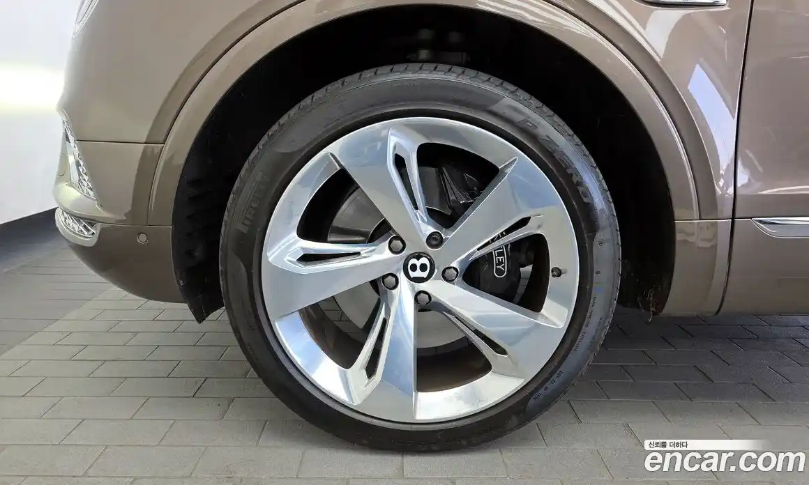 Bentley Bentayga 2017 6.0 гидро, фото 5