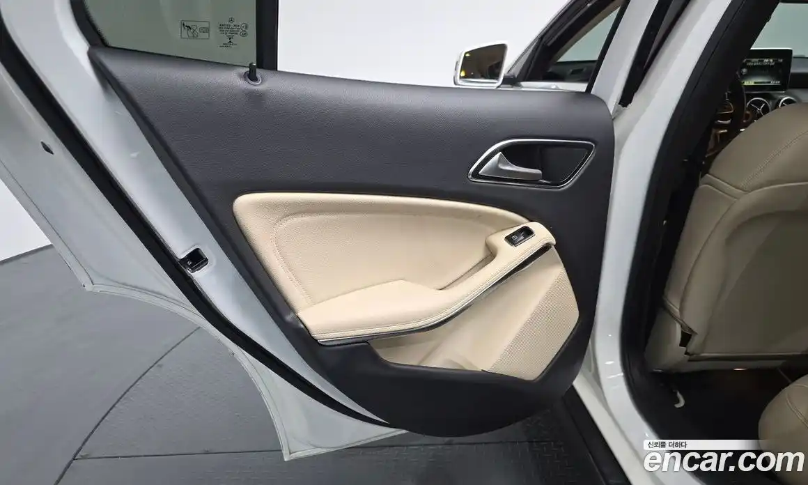 Mercedes-Benz GLA-Class 2018 2.0 гидро, фото 14