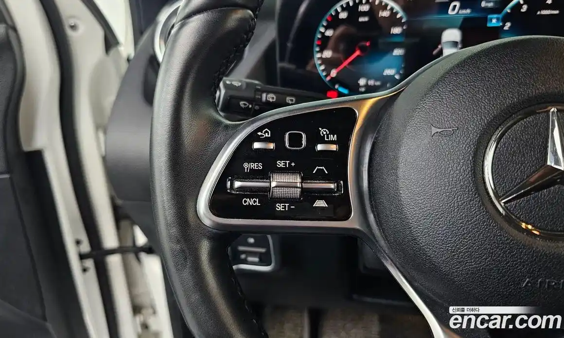 Mercedes-Benz GLA-Class 2021 2.0 гидро, фото 17