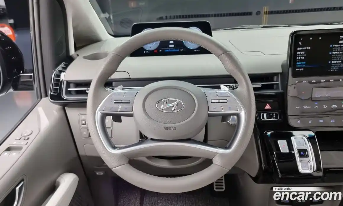 Hyundai Staria 2023 2.2 автомат (гидро), фото 13