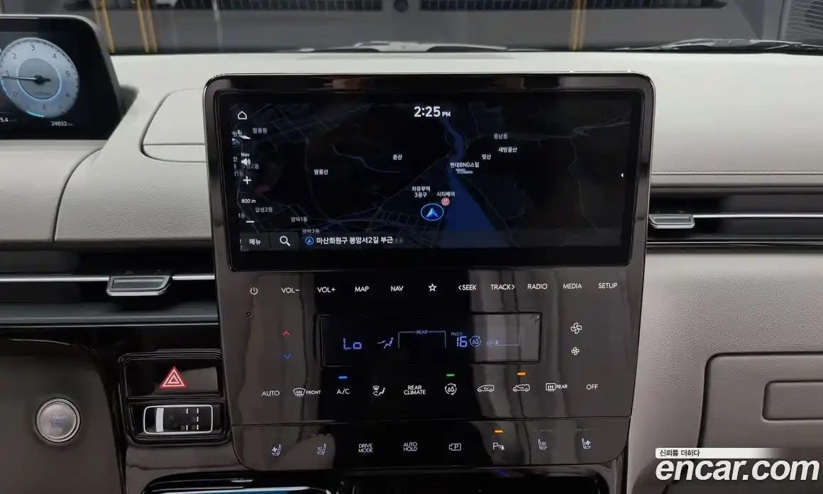 Hyundai Staria 2023 2.2 автомат (гидро), фото 14