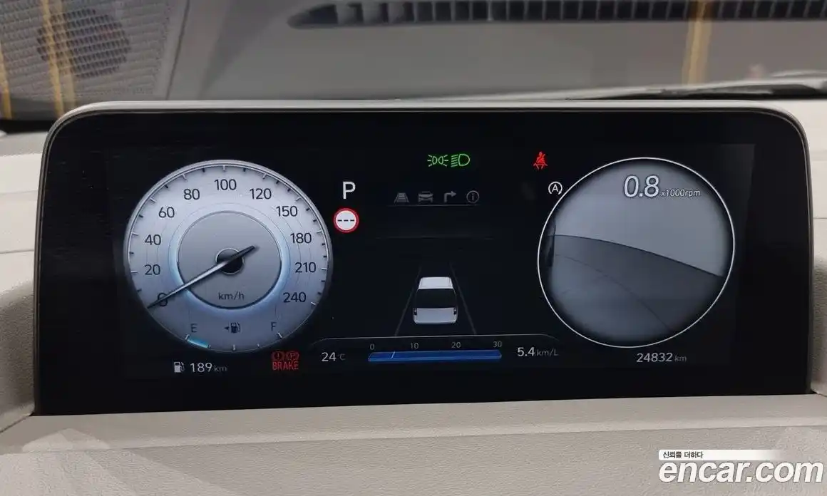 Hyundai Staria 2023 2.2 автомат (гидро), фото 8