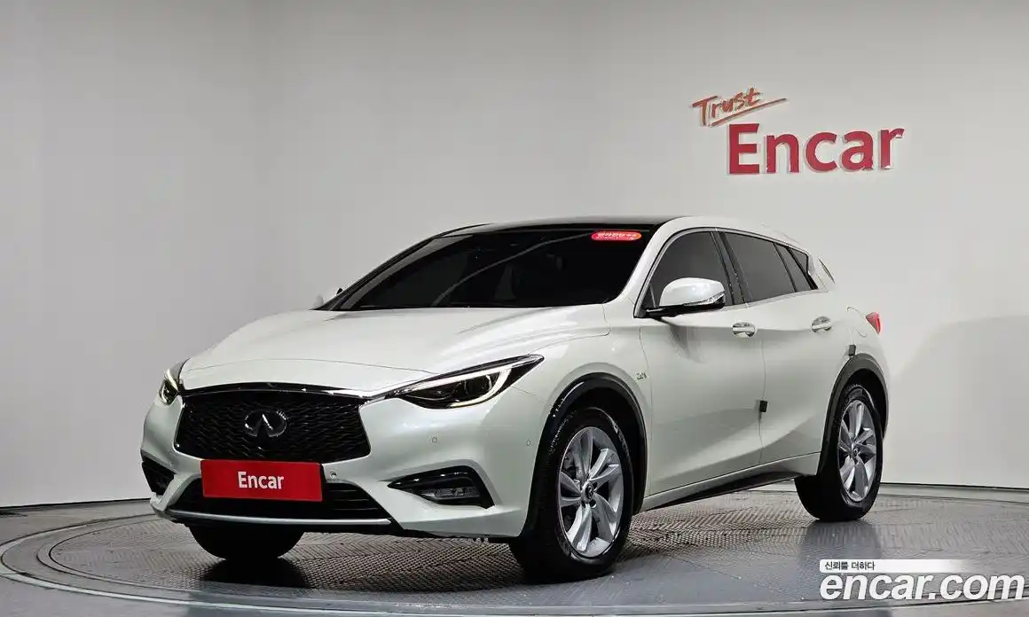 Infiniti Q30 2019 2.0 гидро, фото 1