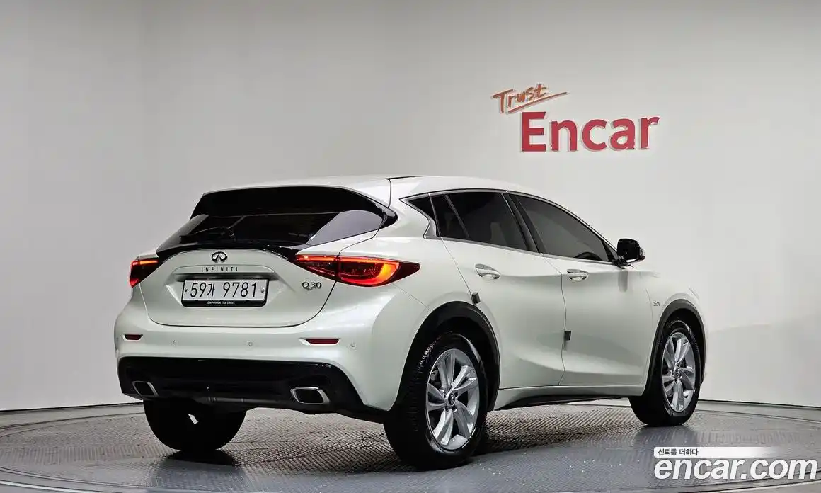 Infiniti Q30 2019 2.0 гидро, фото 2