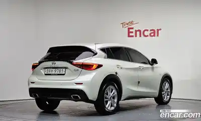 Infiniti Q30 2019 2.0 гидро, миниатюра 2