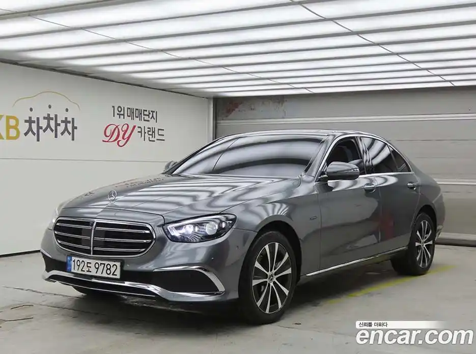 Mercedes-Benz E-Class 2021 2.0 автомат (гидро), фото 1