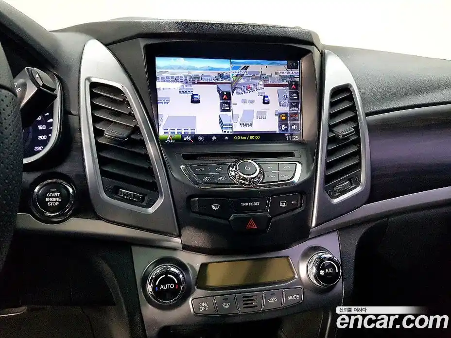 SsangYong Korando 2014 2.0 автомат (гидро), фото 11
