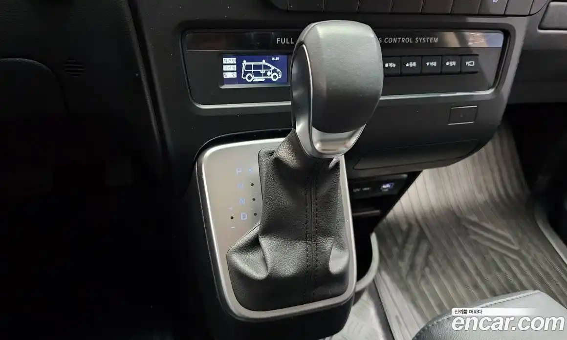 Hyundai Staria 2025 3.5 автомат (гидро), фото 12