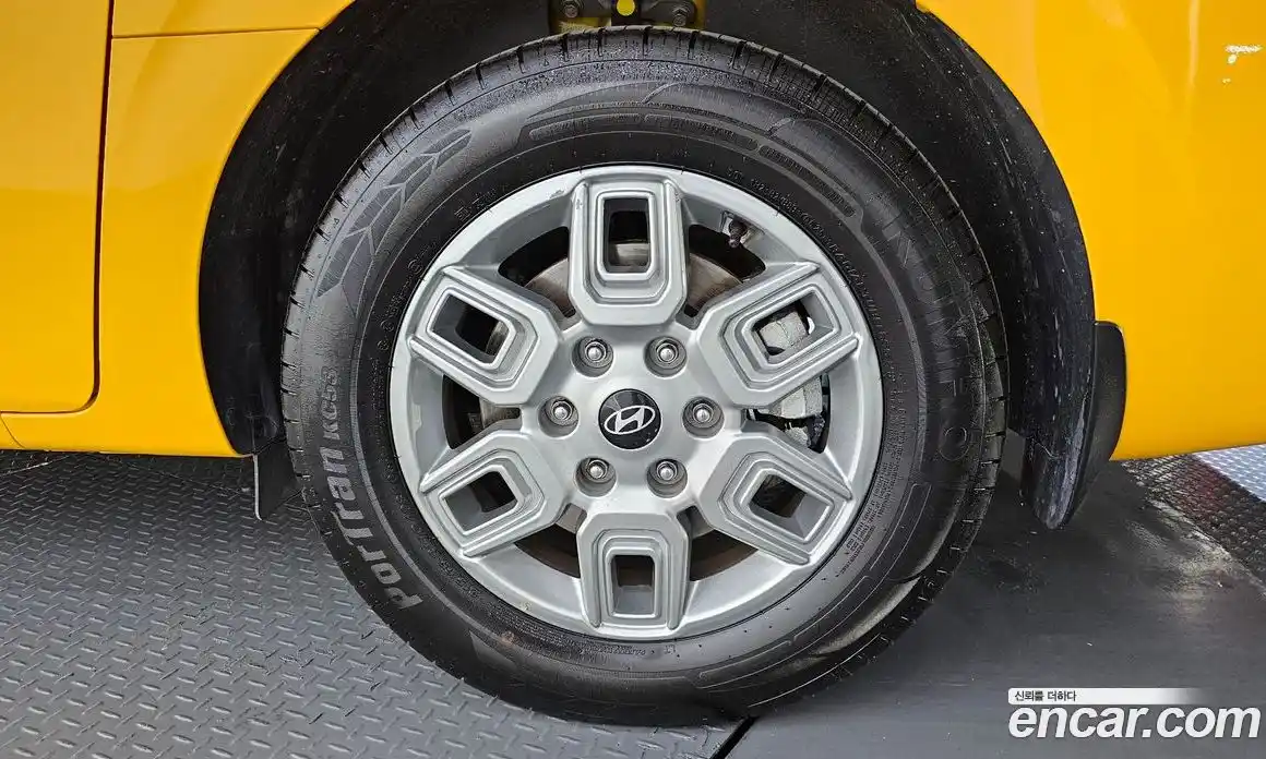 Hyundai Staria 2025 3.5 автомат (гидро), фото 7