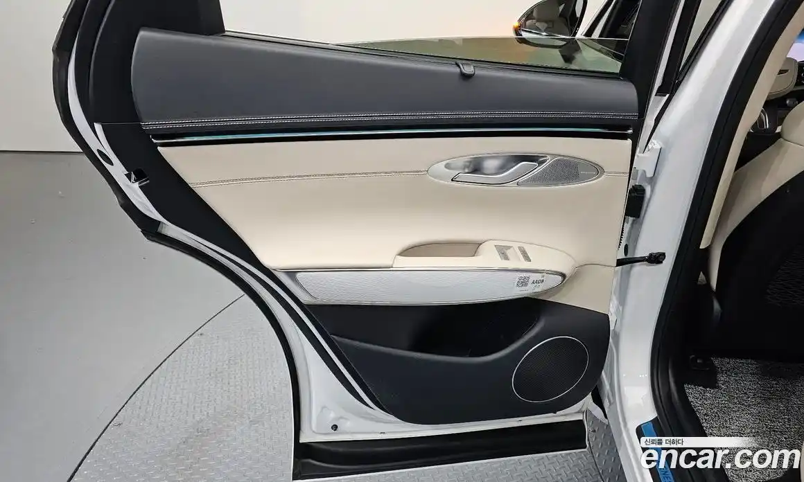 Genesis GV70 2024 2.5 гидро, фото 15