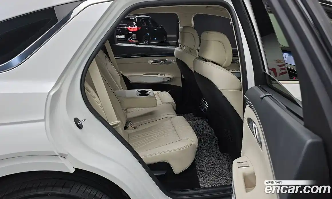 Genesis GV70 2024 2.5 гидро, фото 17