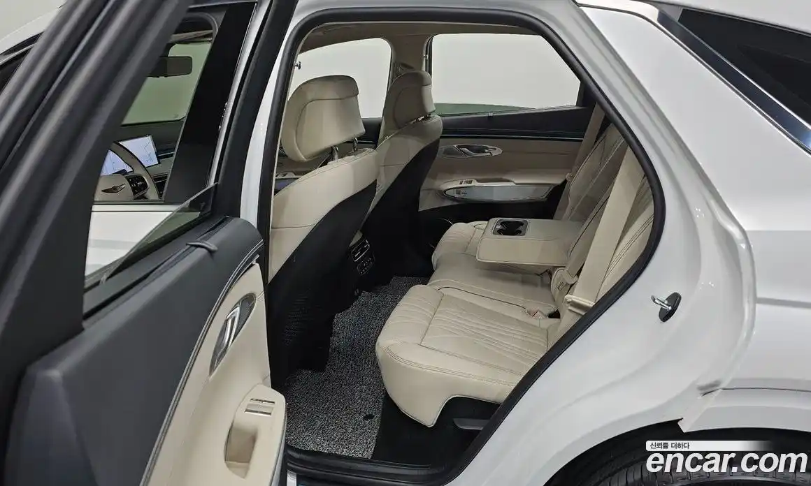 Genesis GV70 2024 2.5 гидро, фото 18