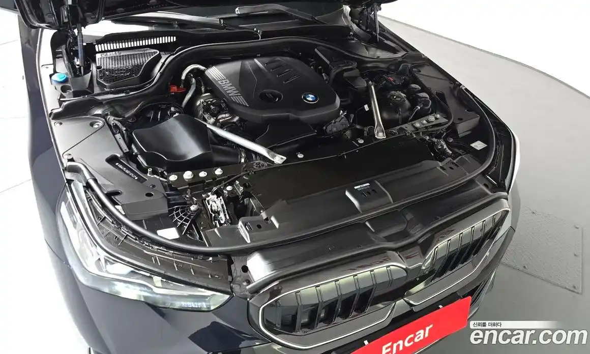 BMW 5-Series 2025 2.0 гидро, фото 5