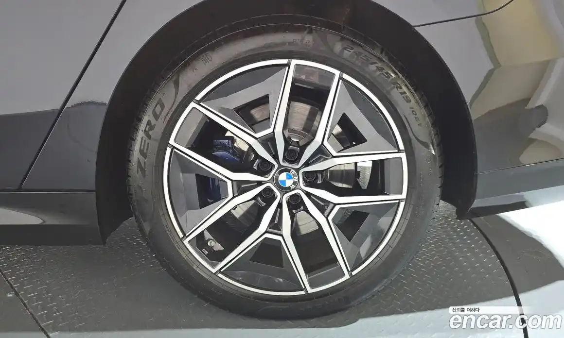 BMW 5-Series 2025 2.0 гидро, фото 6