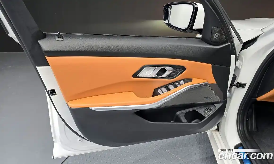 BMW 3-Series 2024 2.0 гидро, фото 14