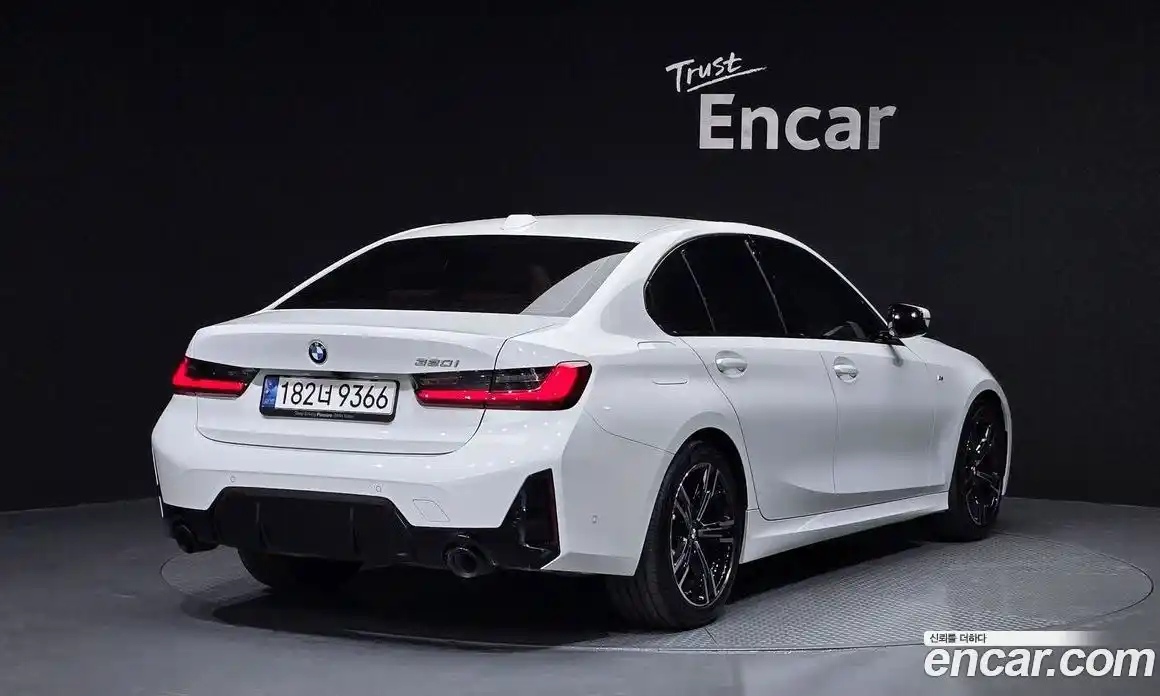 BMW 3-Series 2024 2.0 гидро, фото 2
