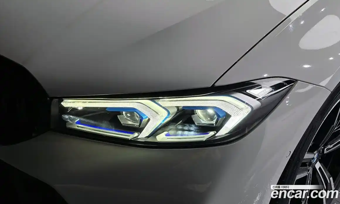 BMW 3-Series 2024 2.0 гидро, фото 8