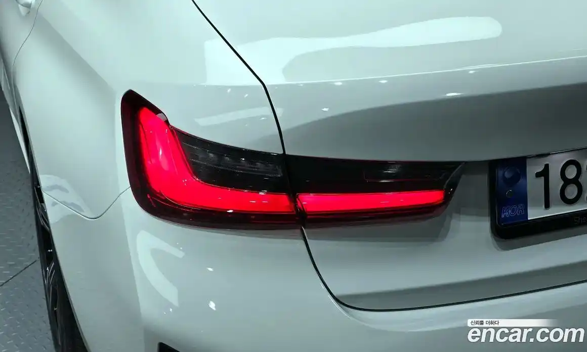 BMW 3-Series 2024 2.0 гидро, фото 9
