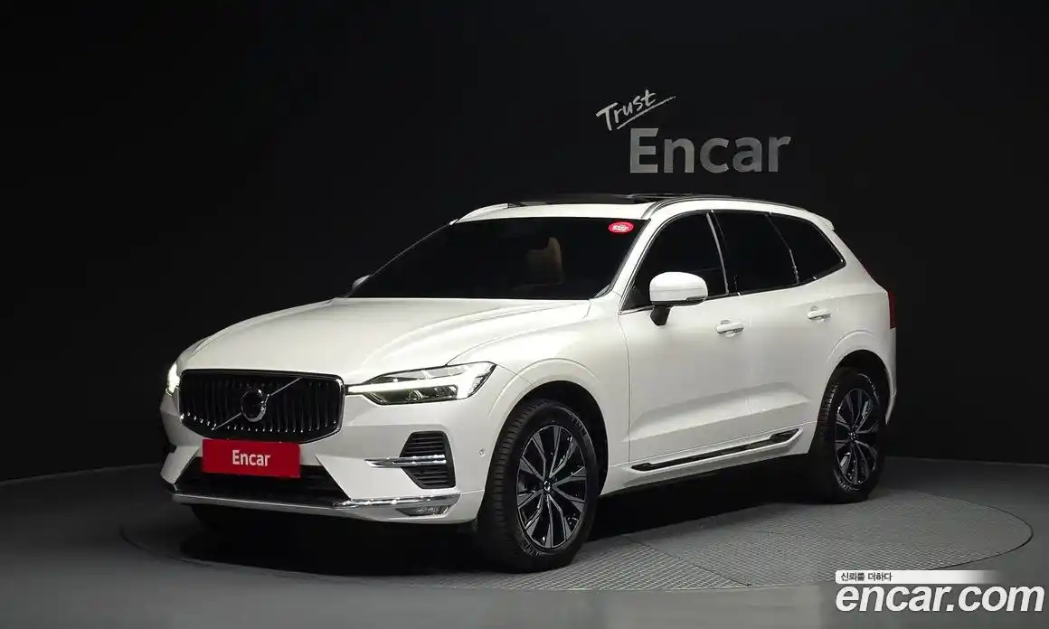 Volvo XC60 2023 2.0 автомат (гидро), фото 1