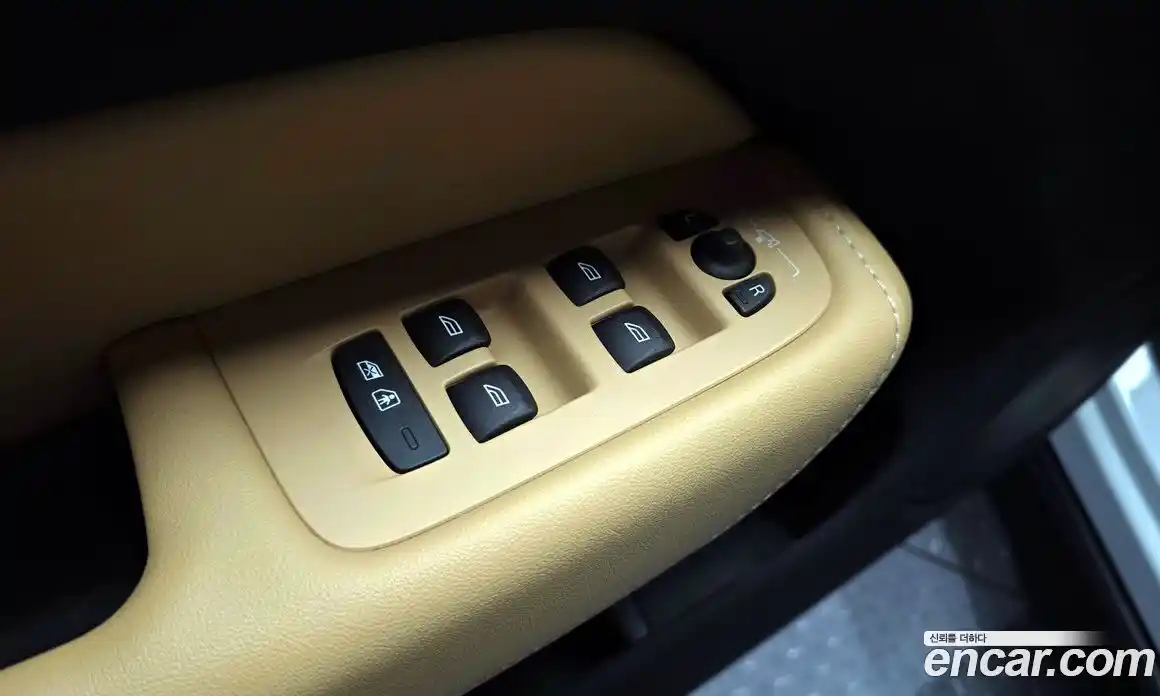 Volvo XC60 2023 2.0 автомат (гидро), фото 33