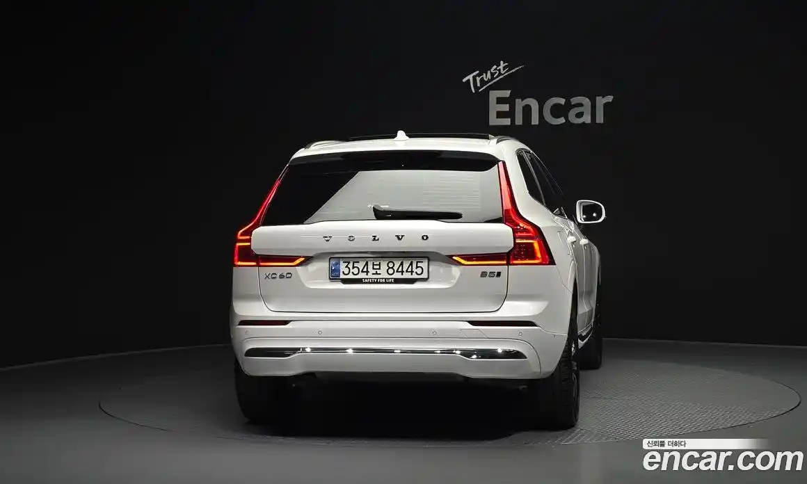 Volvo XC60 2023 2.0 автомат (гидро), фото 4