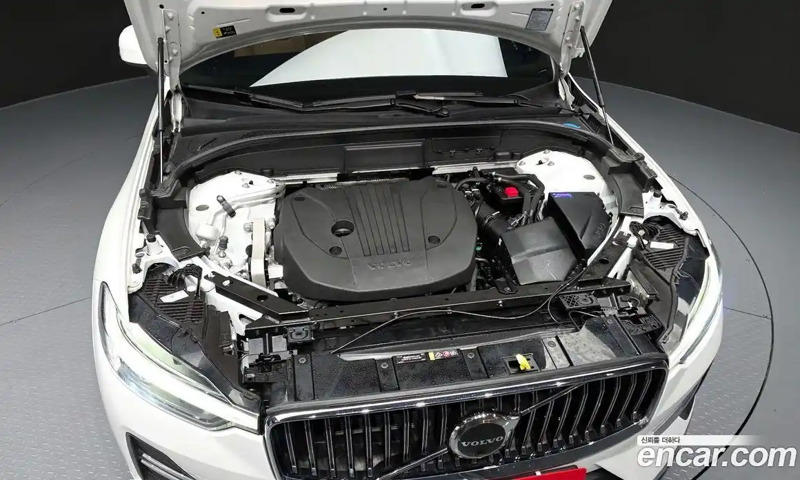 Volvo XC60 2023 2.0 автомат (гидро), фото 6