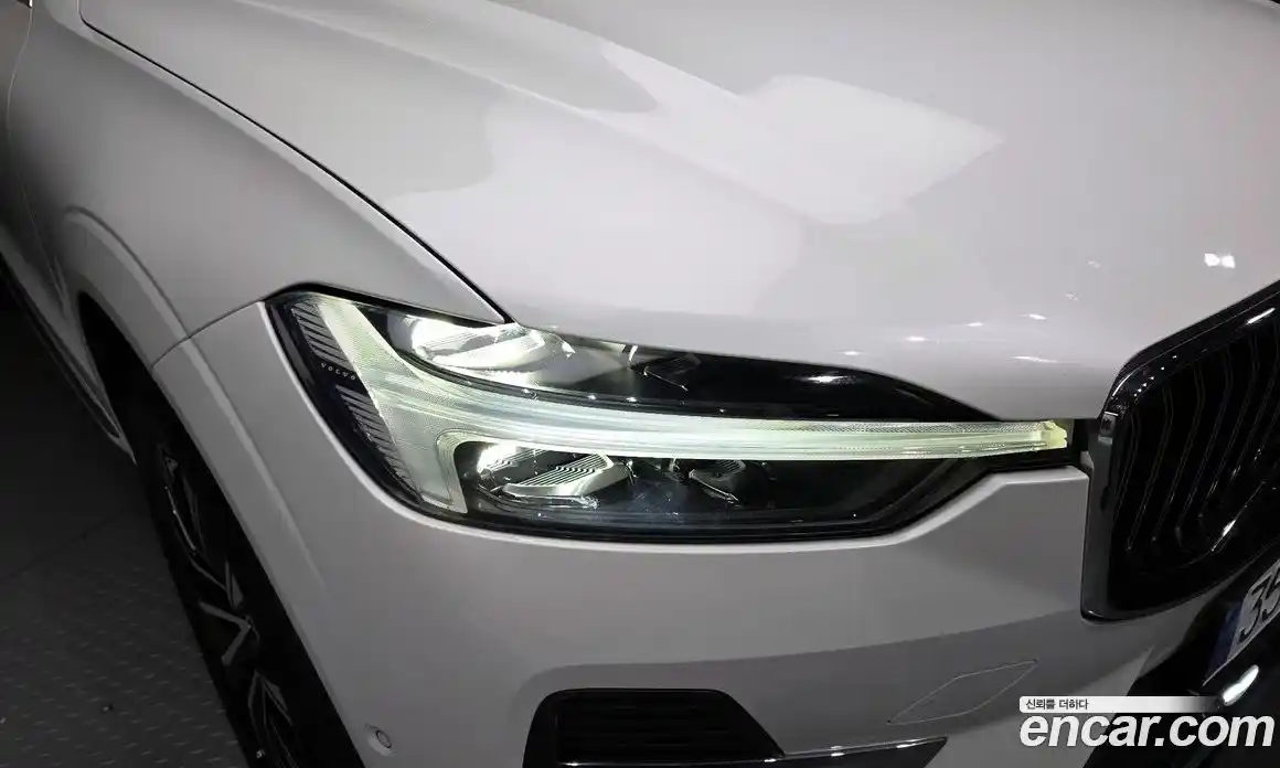 Volvo XC60 2023 2.0 автомат (гидро), фото 8