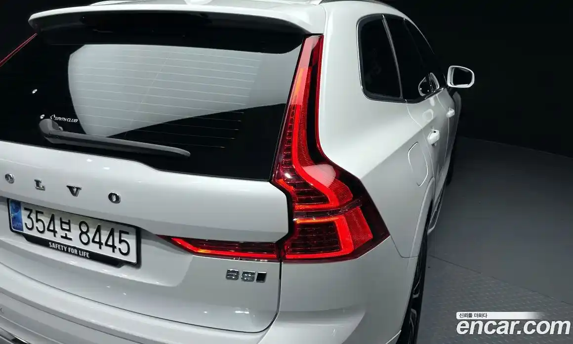 Volvo XC60 2023 2.0 автомат (гидро), фото 9