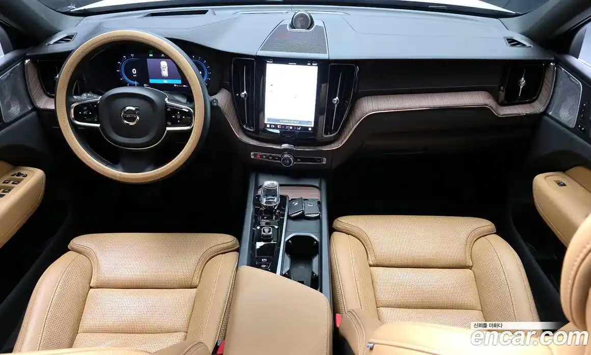 Volvo XC60 2023 2.0 автомат (гидро), фото 10