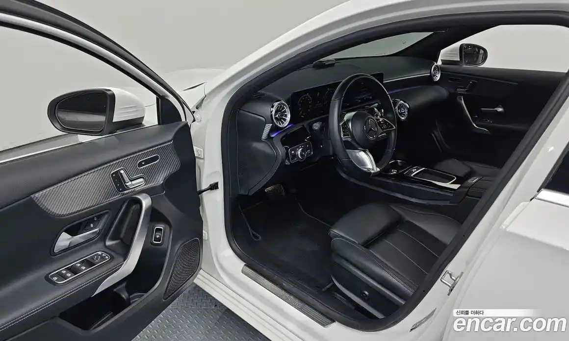 Mercedes-Benz A-Class 2024 2.0 гидро, фото 13