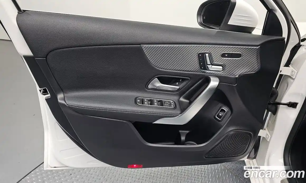 Mercedes-Benz A-Class 2024 2.0 гидро, фото 14