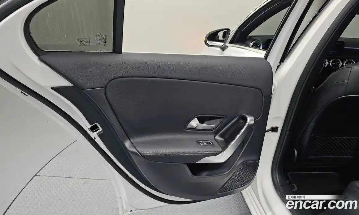 Mercedes-Benz A-Class 2024 2.0 гидро, фото 15