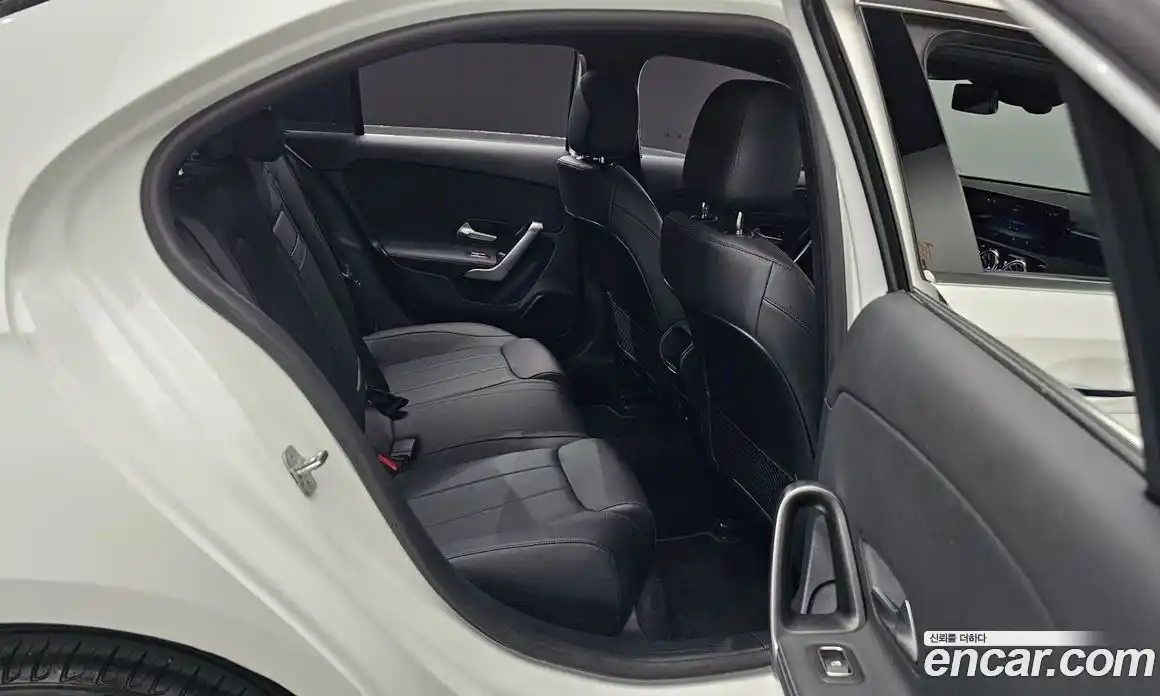 Mercedes-Benz A-Class 2024 2.0 гидро, фото 17