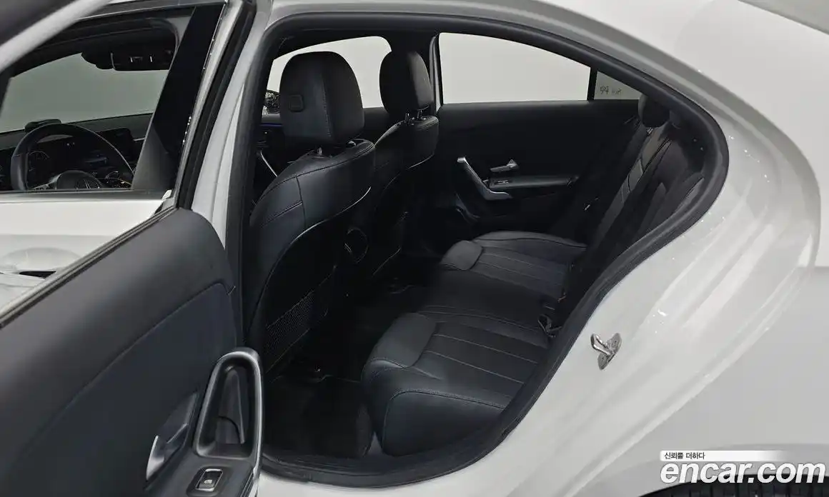 Mercedes-Benz A-Class 2024 2.0 гидро, фото 18