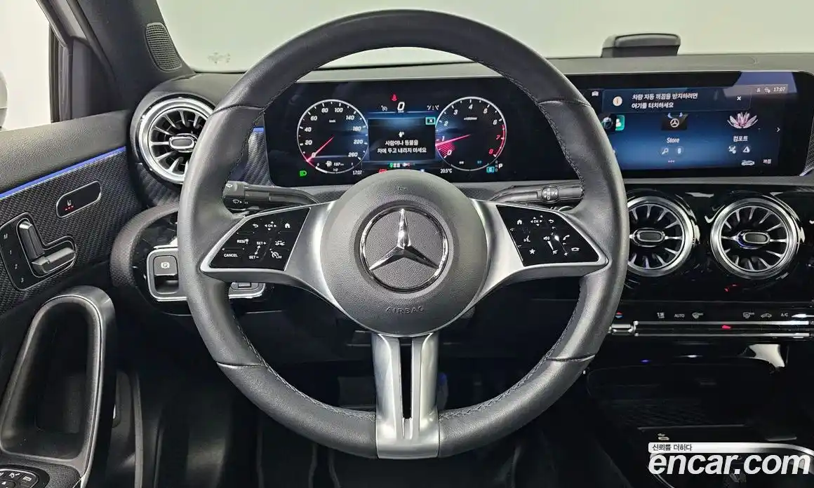 Mercedes-Benz A-Class 2024 2.0 гидро, фото 19