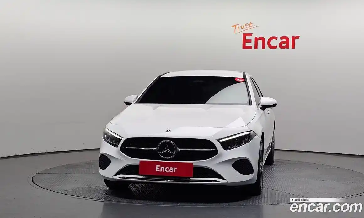 Mercedes-Benz A-Class 2024 2.0 гидро, фото 3