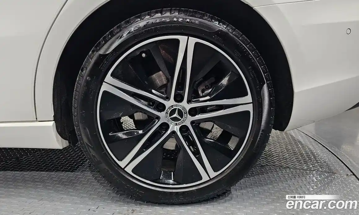 Mercedes-Benz A-Class 2024 2.0 гидро, фото 7