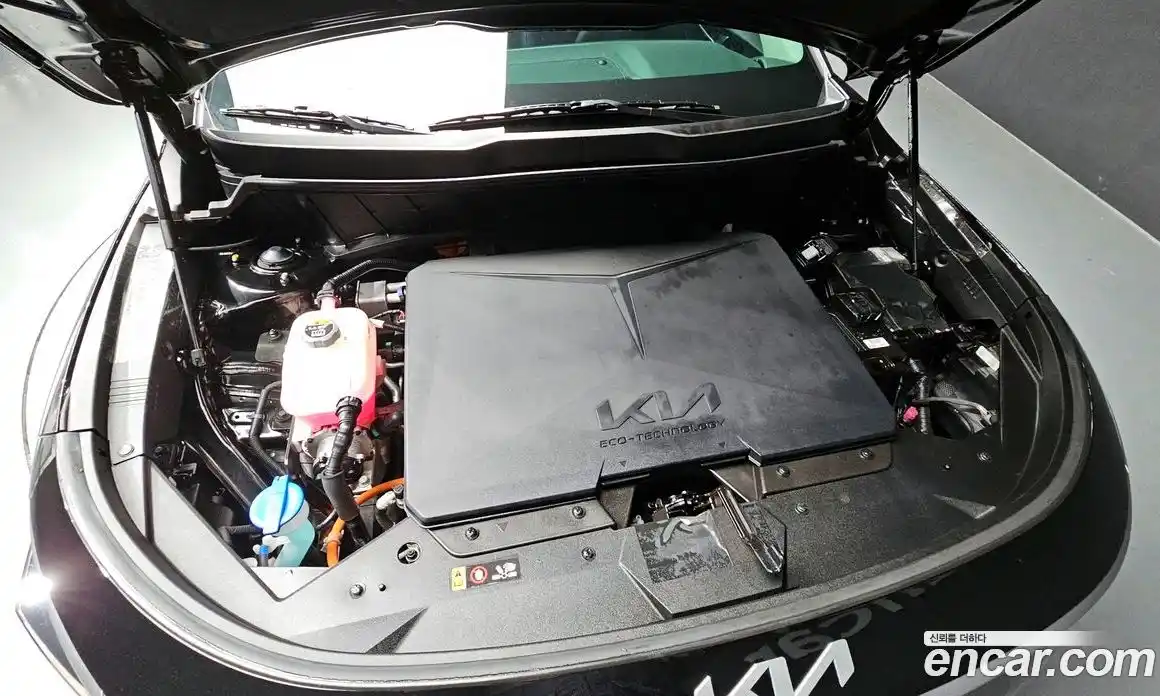 Kia Niro 2023 0.2 автомат (гидро), фото 6