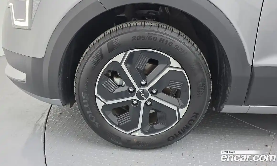 Kia Niro 2024 1.6 автомат (гидро), фото 5