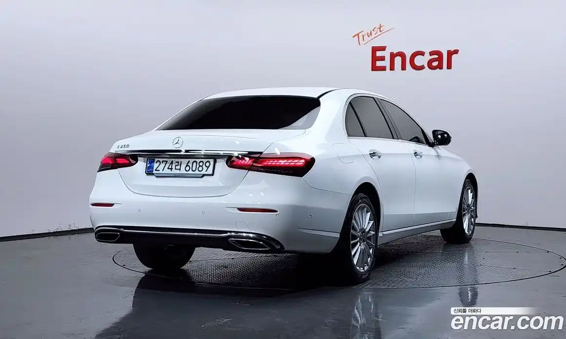 Mercedes-Benz E-Class 2023 2.0 гидро, фото 1