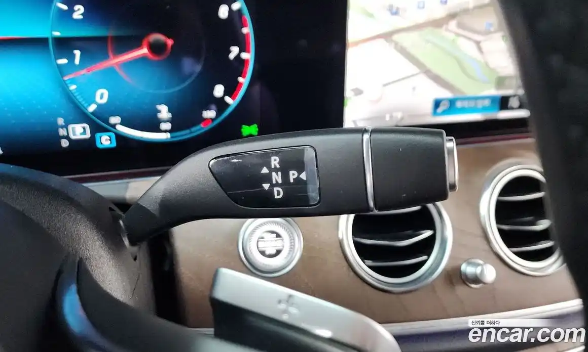 Mercedes-Benz E-Class 2023 2.0 гидро, фото 11