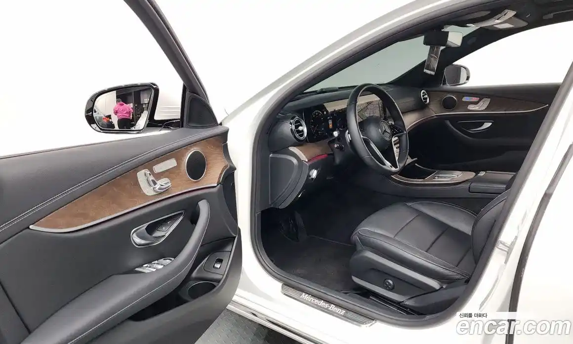 Mercedes-Benz E-Class 2023 2.0 гидро, фото 12