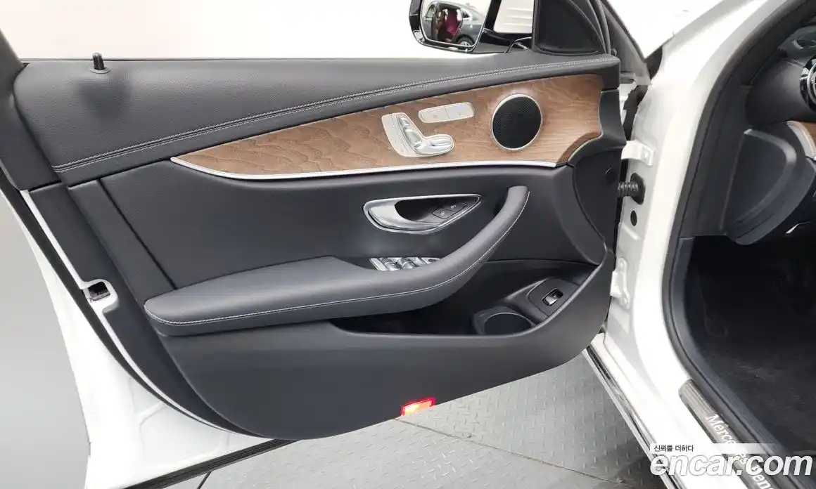 Mercedes-Benz E-Class 2023 2.0 гидро, фото 13