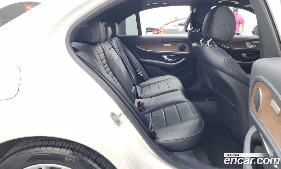 Mercedes-Benz E-Class 2023 2.0 гидро, фото 16